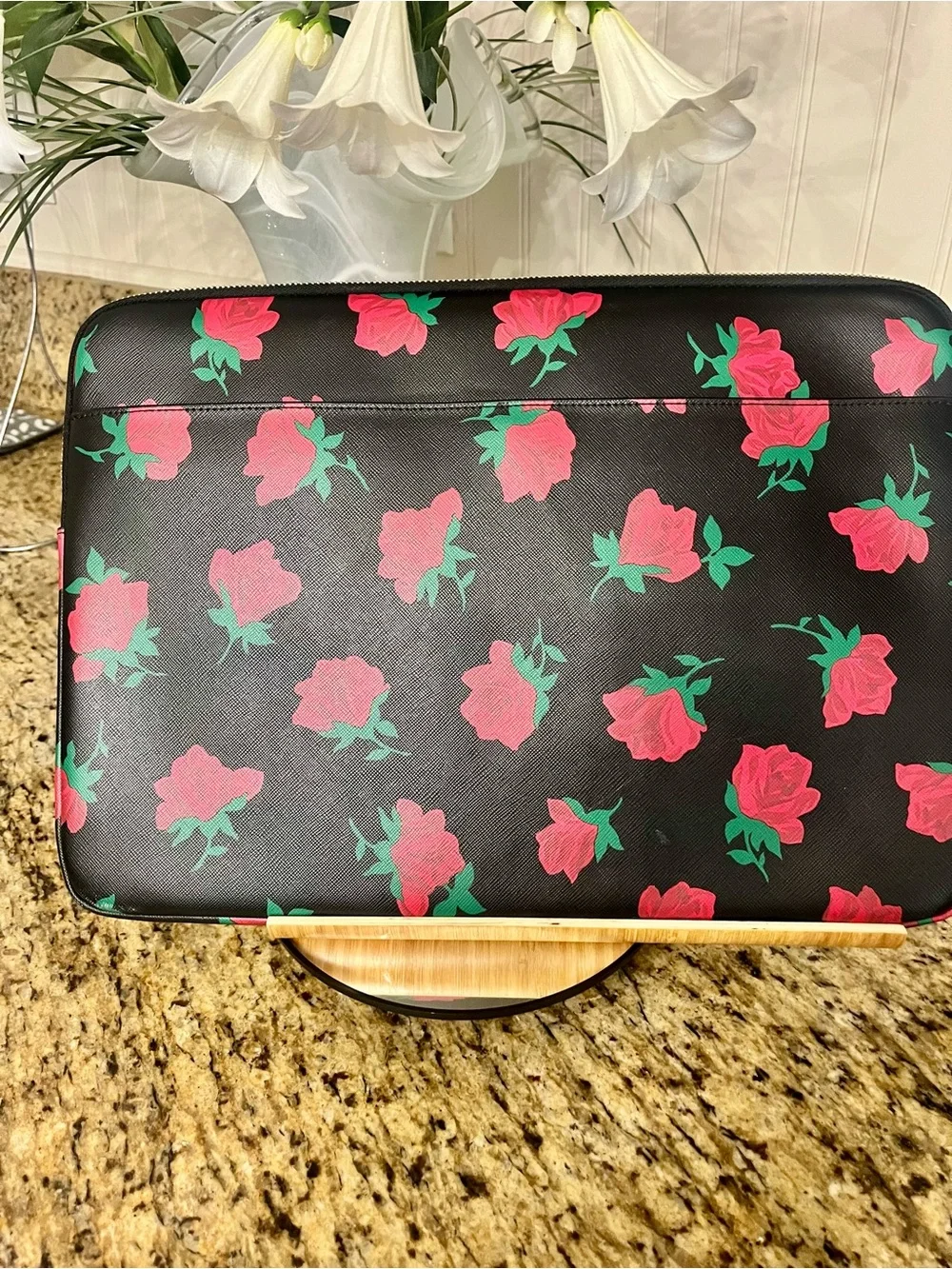 NWOT Kate Spade New York Madison Rose Toss Printed Laptop Sleeve
